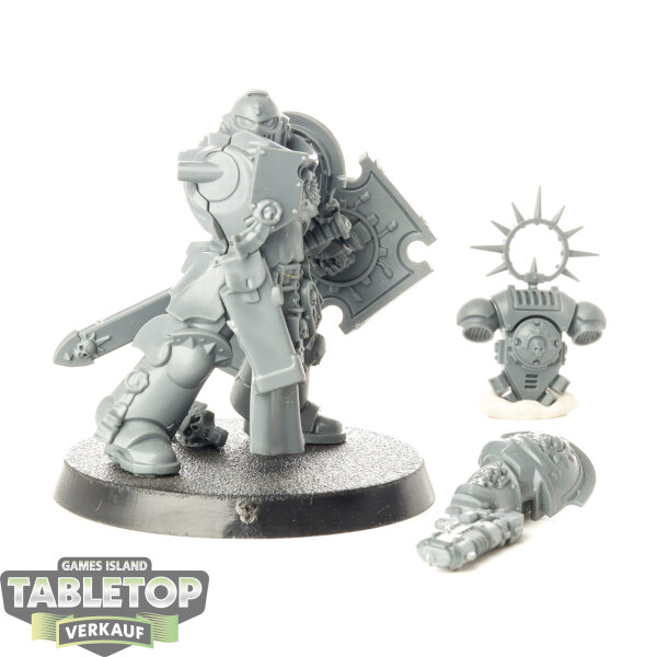 Space Marines - Lieutenant with Storm Shield - teilweise gebaut