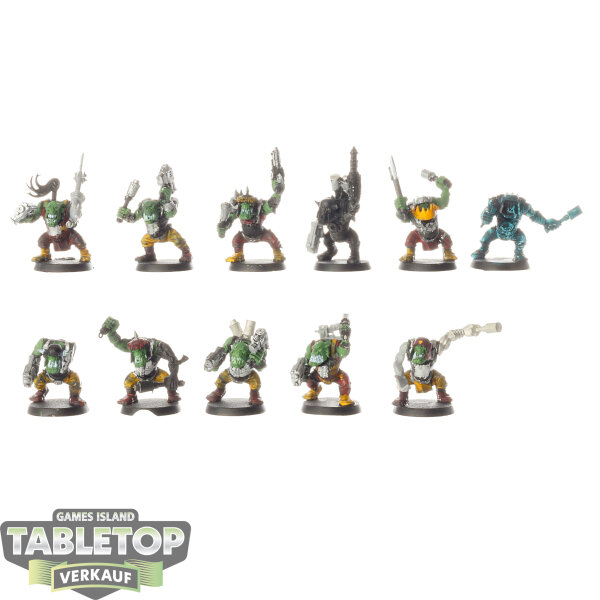 Orc & Goblin Tribes - 11x Ork Boyz klassisch - teilweise bemalt