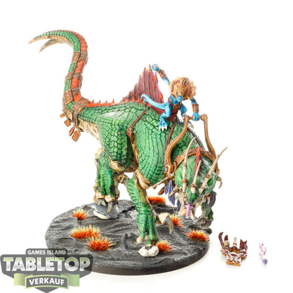Seraphon - Skink Oracle on Troglodon - bemalt