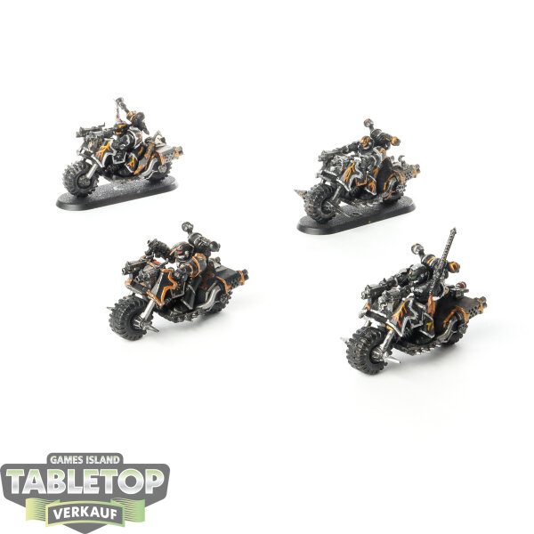 Chaos Space Marines - 4x Chaos Bikers - bemalt