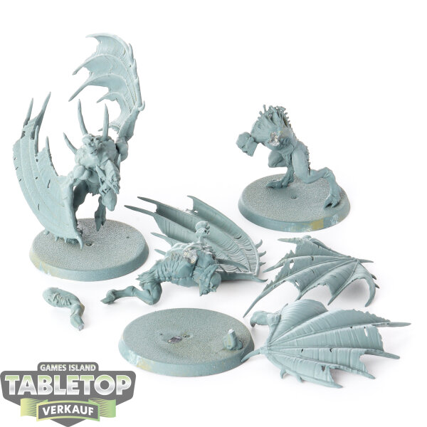 Flesh-eater Courts - 3 x Crypt Flayers - teilweise gebaut