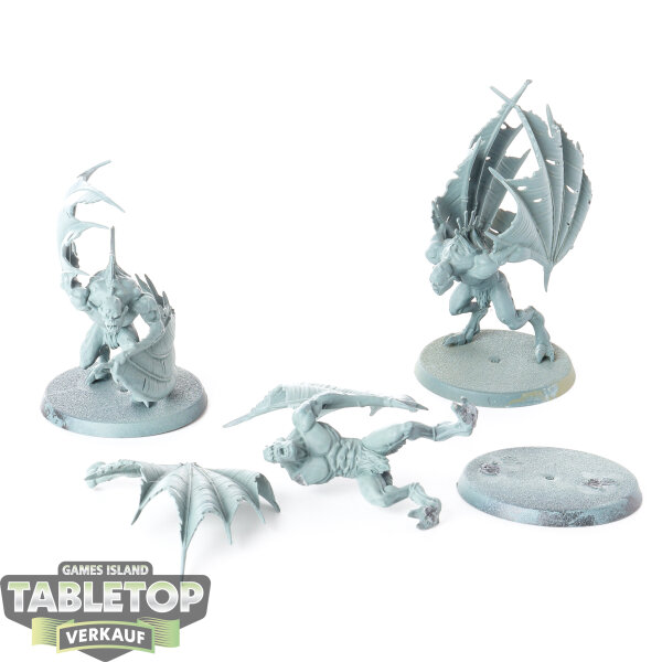 Flesh-eater Courts - 3 x Crypt Flayers - teilweise gebaut