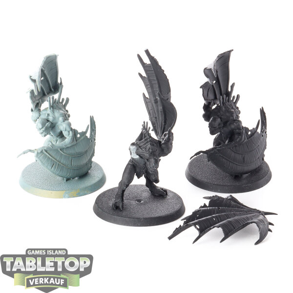 Flesh-eater Courts - 3 x Crypt Flayers - teilweise gebaut