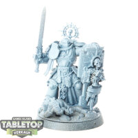 Space Marines - Captain with Relic Shield - grundiert