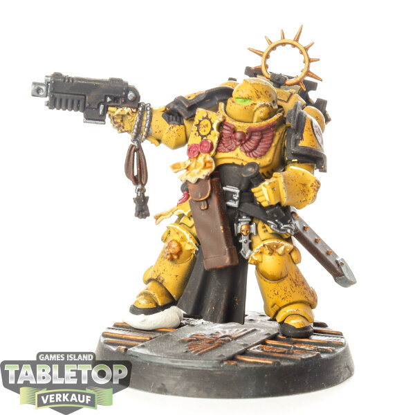 Imperial Fists - Lieutenant with Storm Shield - bemalt