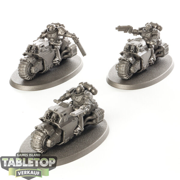 Space Marines - 3 Outriders - grundiert